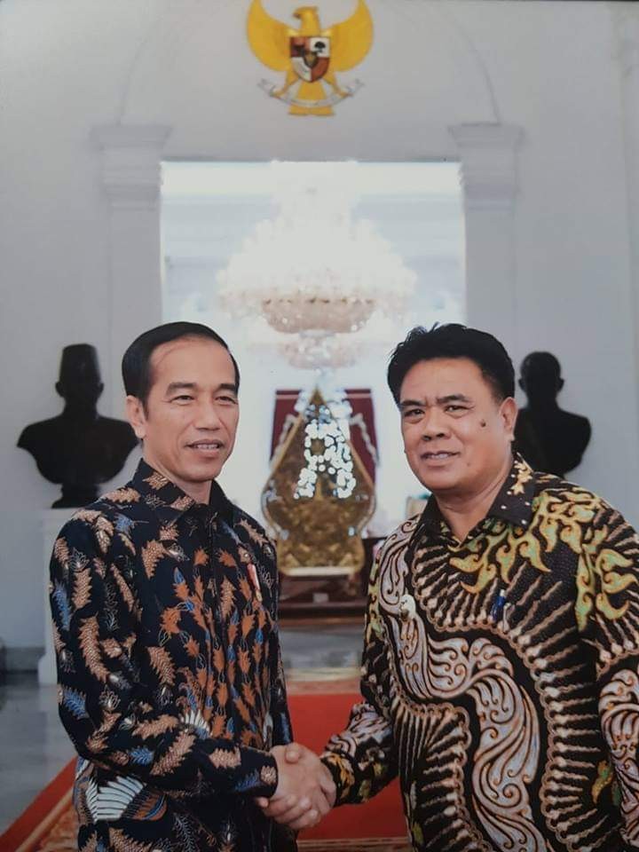 Presiden Ir.Joko Widodo bersama Bupati Kepulauan Sangihe Jabes E. Gaghana, SE, ME